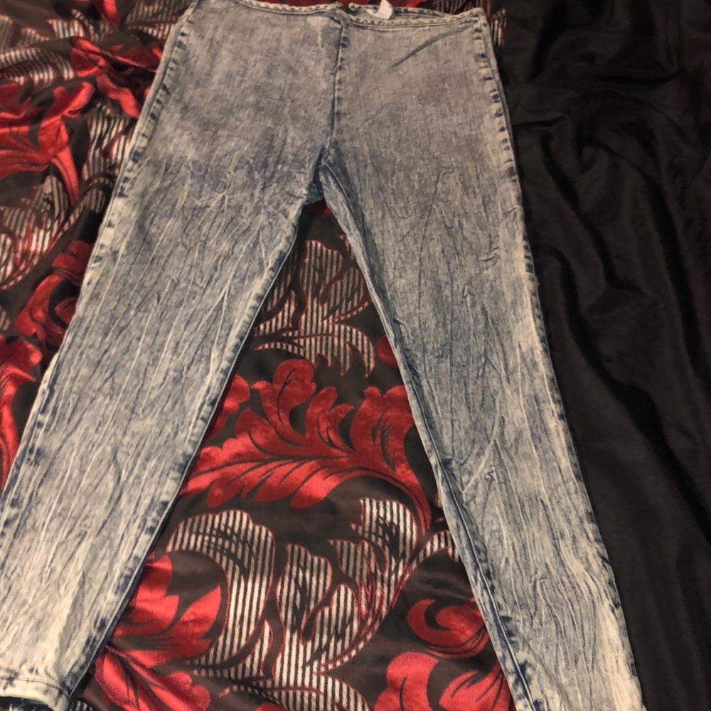 F21 Acid wash ankle jeans